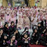 Perempuanmembacaoktober