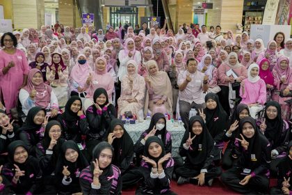 Perempuanmembacaoktober
