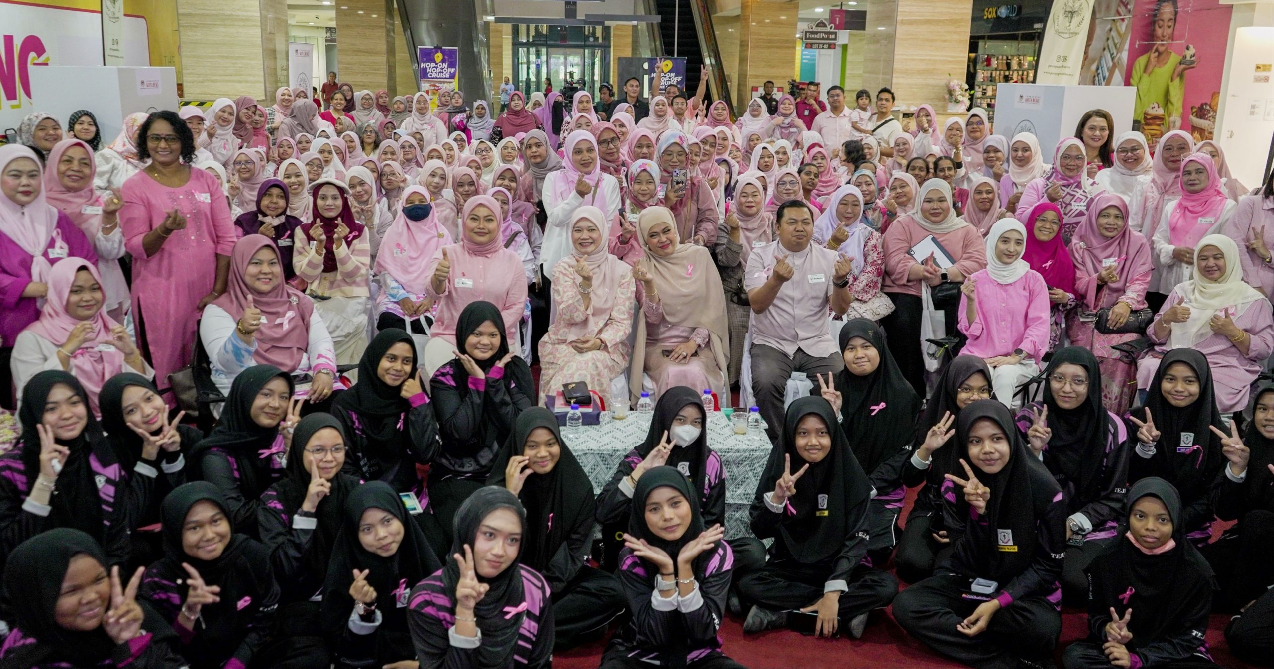 Perempuanmembacaoktober